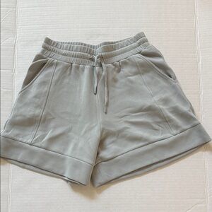 Varley Athletic Shorts in Soft Gray